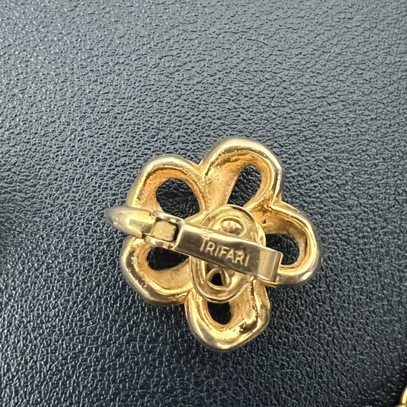 Crown Trifari abstract necklace and earrings - Picture 4 of 6